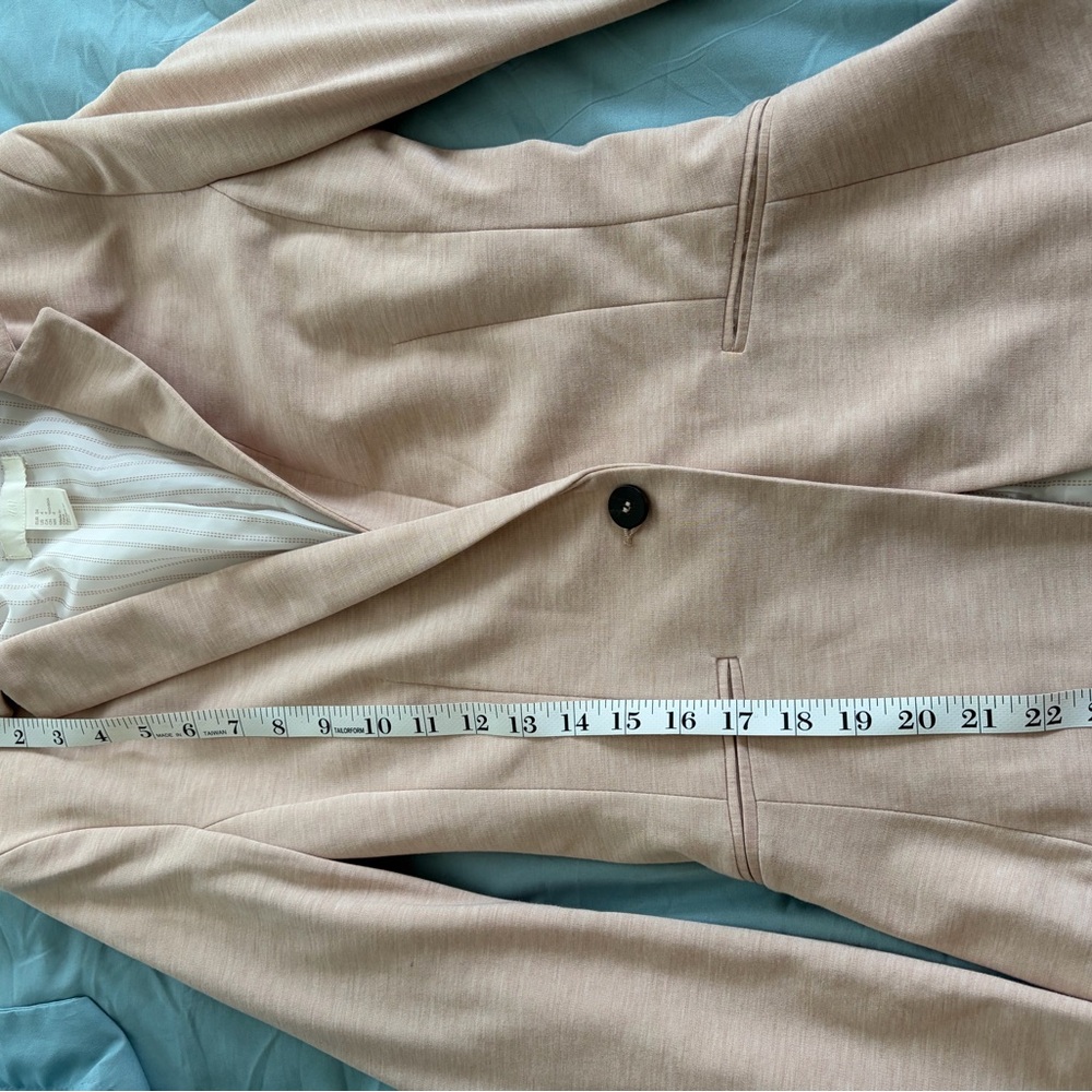 3/$15! H&M Classic Light Pink Women's Blazer - Picture 6 of 9